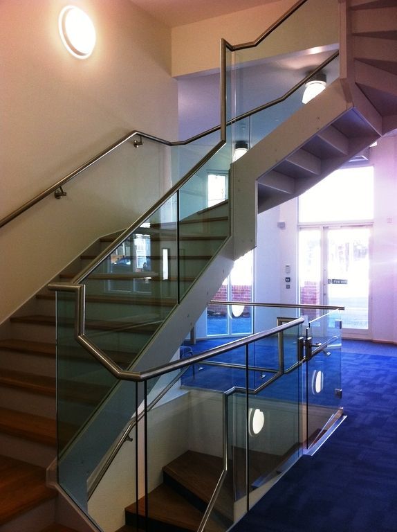 Bespoke-Glass-Balustrades-Partitions-and-Screens_119