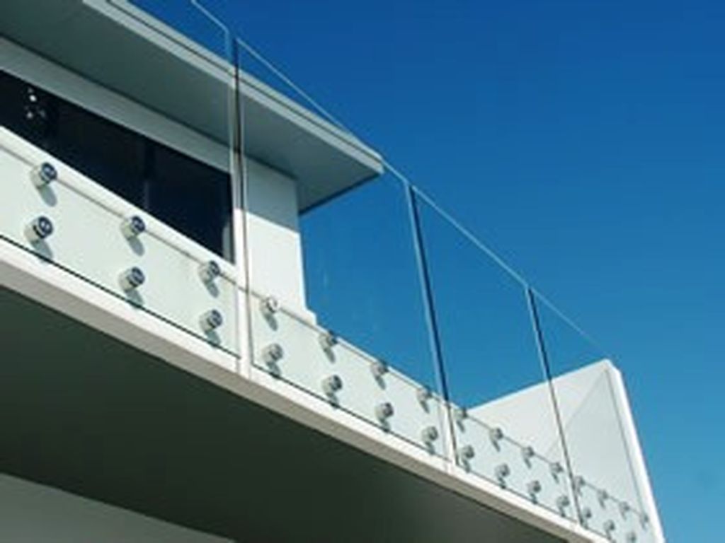 Bespoke-Glass-Balustrades-Partitions-and-Screens_167