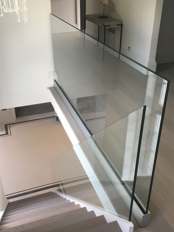 Bespoke-Glass-Balustrades-Partitions-and-Screens_188
