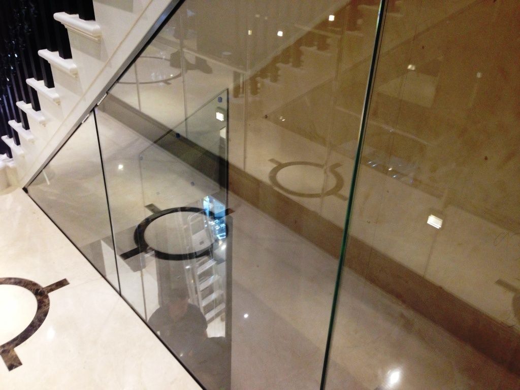 Bespoke-Glass-Balustrades-Partitions-and-Screens_210