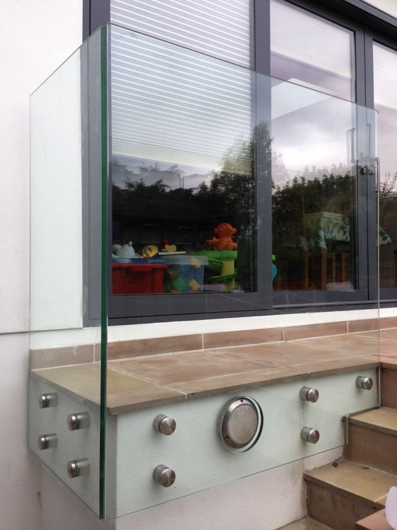 Bespoke-Glass-Balustrades-Partitions-and-Screens_214