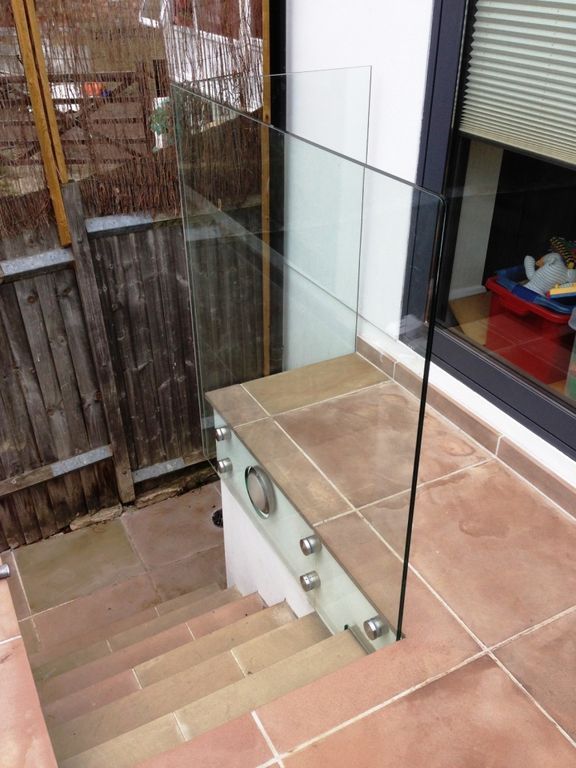 Bespoke-Glass-Balustrades-Partitions-and-Screens_215
