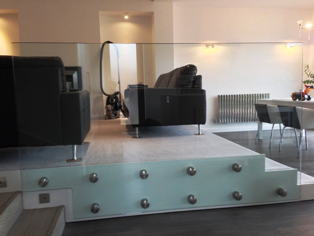 Bespoke-Glass-Balustrades-Partitions-and-Screens_216