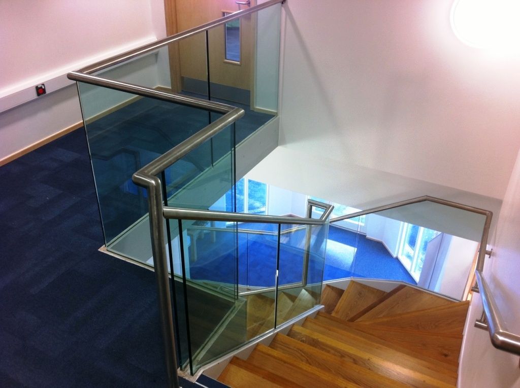 Bespoke-Glass-Balustrades-Partitions-and-Screens_217