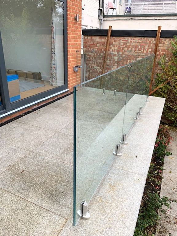 Bespoke-Glass-Balustrades-Partitions-and-Screens_234