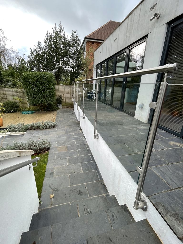 Bespoke-Glass-Balustrades-Partitions-and-Screens_26