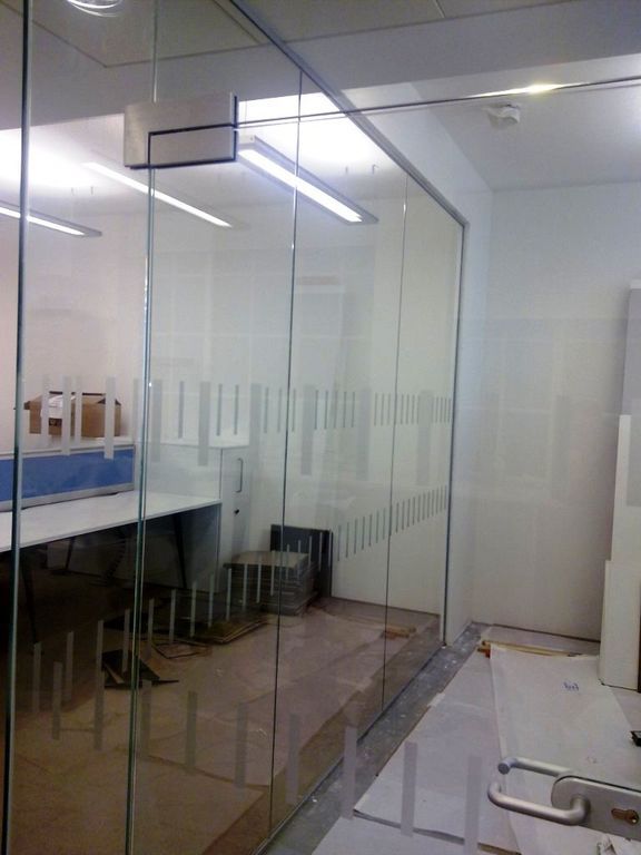 Bespoke-Glass-Balustrades-Partitions-and-Screens_45