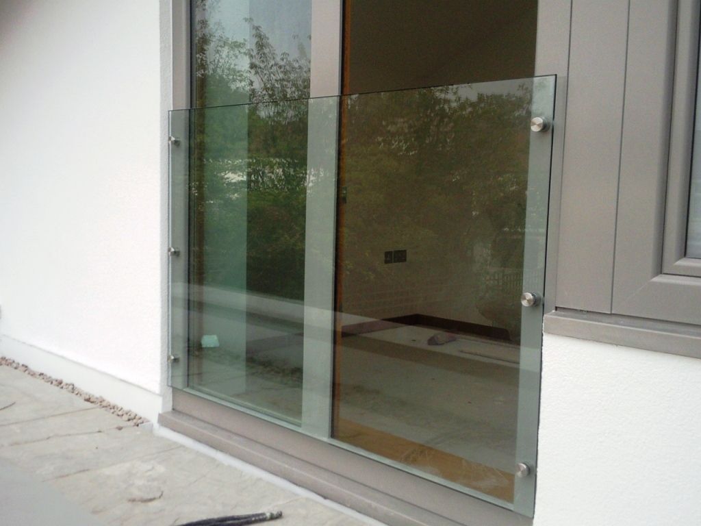 Bespoke-Glass-Balustrades-Partitions-and-Screens_58