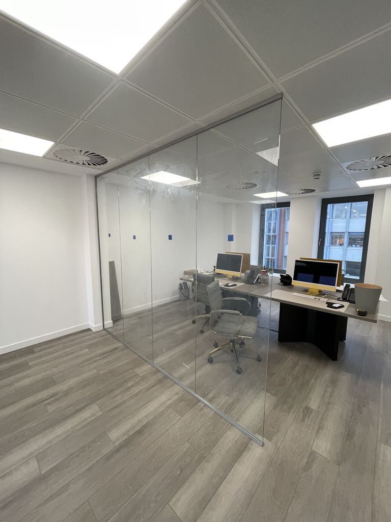 Bespoke-Glass-Partitions-Enclosures-and-Screens_09