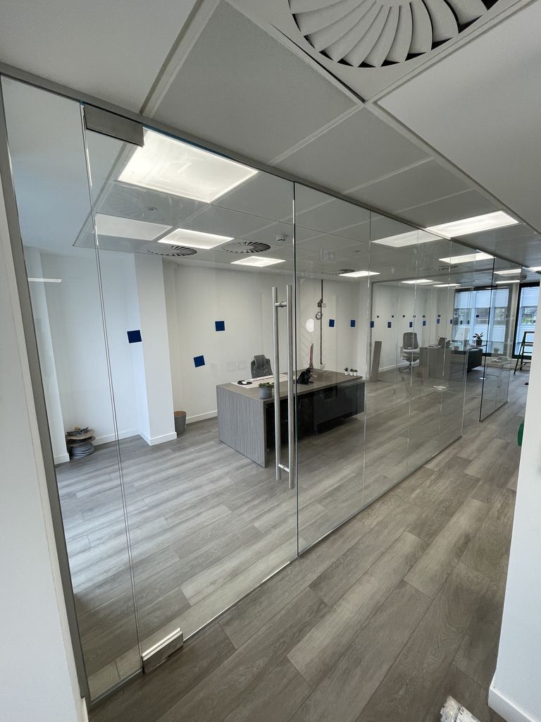 Bespoke-Glass-Partitions-Enclosures-and-Screens_10