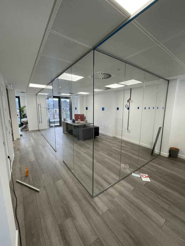 Bespoke-Glass-Partitions-Enclosures-and-Screens_11