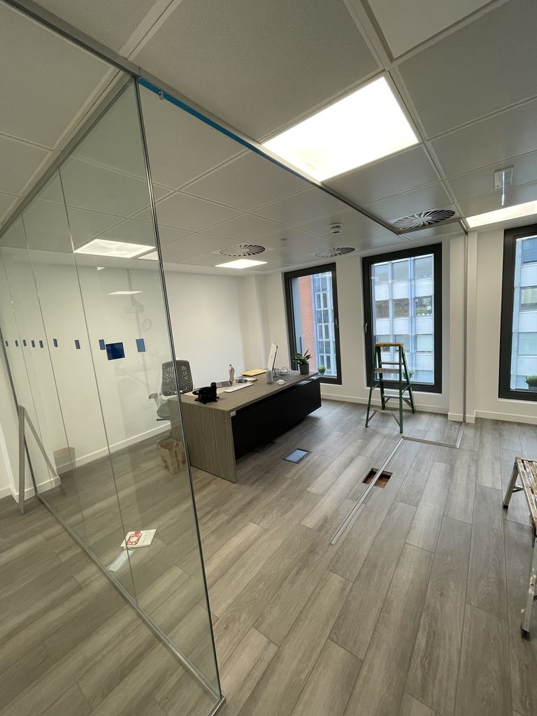 Bespoke-Glass-Partitions-Enclosures-and-Screens_12