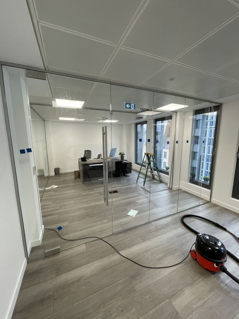 Bespoke-Glass-Partitions-Enclosures-and-Screens_13