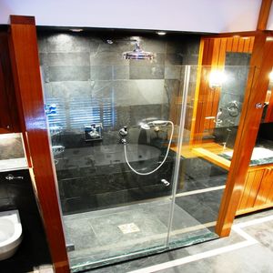 Bespoke Shower Glass - this images shows a bespoke glass shower enclosure