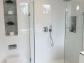 Bespoke-glass-shower-enclosure-and-screens_07